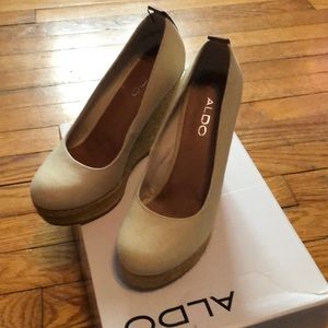 Aldo wedged shoe